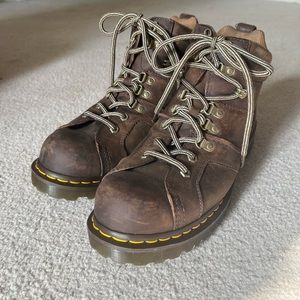 Dr. Martens FYNN boots. Men’s size 10, brown.